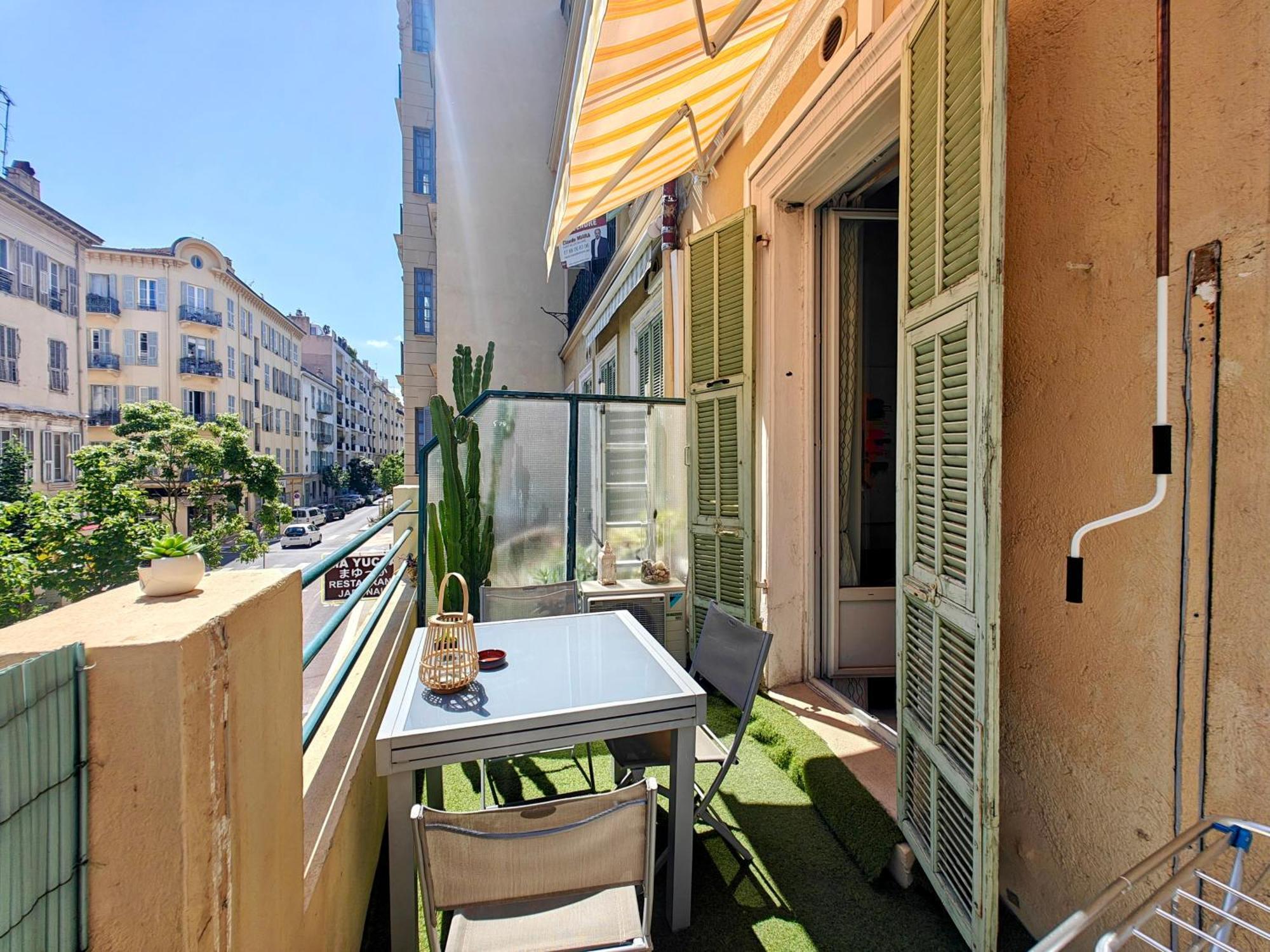 Duplex Central Close Beaches And Shops And Balcony Appartement